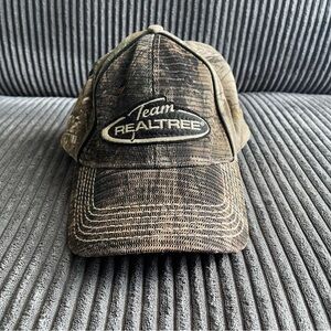 Team Realtree camouflage ball cap hat small/medium logo outdoors hunting fishing